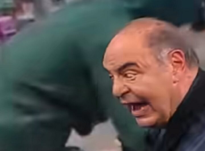 Bruno Vespa durante la puntata di Porta a Porta