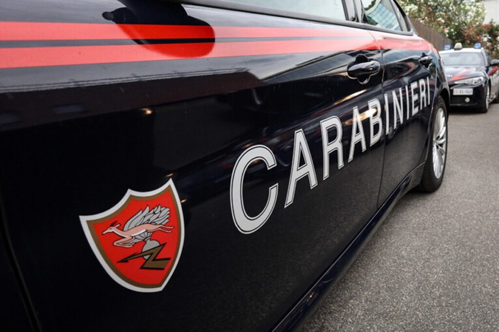 Una volante dei carabinieri