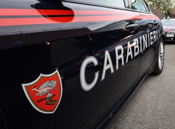 Una volante dei carabinieri