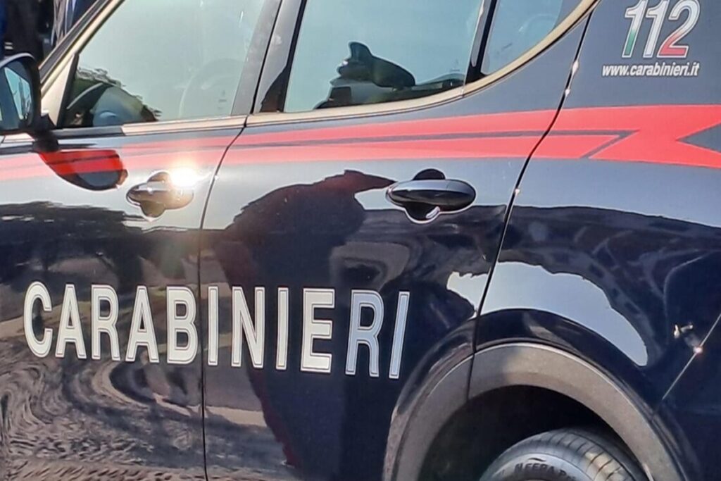 Una volante dei carabinieri