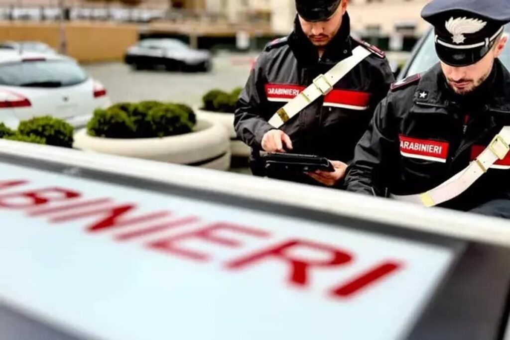 Una volante dei carabinieri