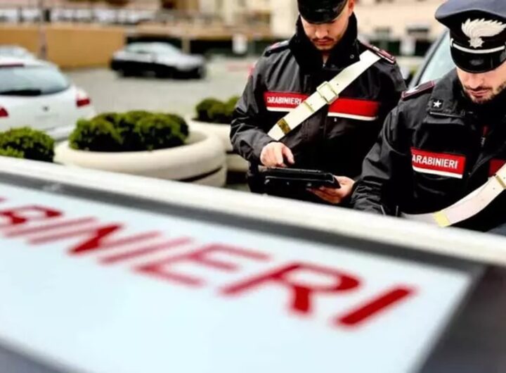 Una volante dei carabinieri
