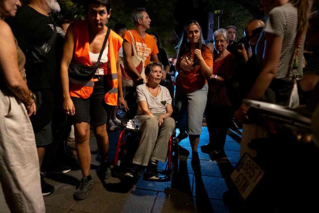 È morta Maricarmen, l'anziana sfrattata diventata il volto della lotta per la casa in Spagna