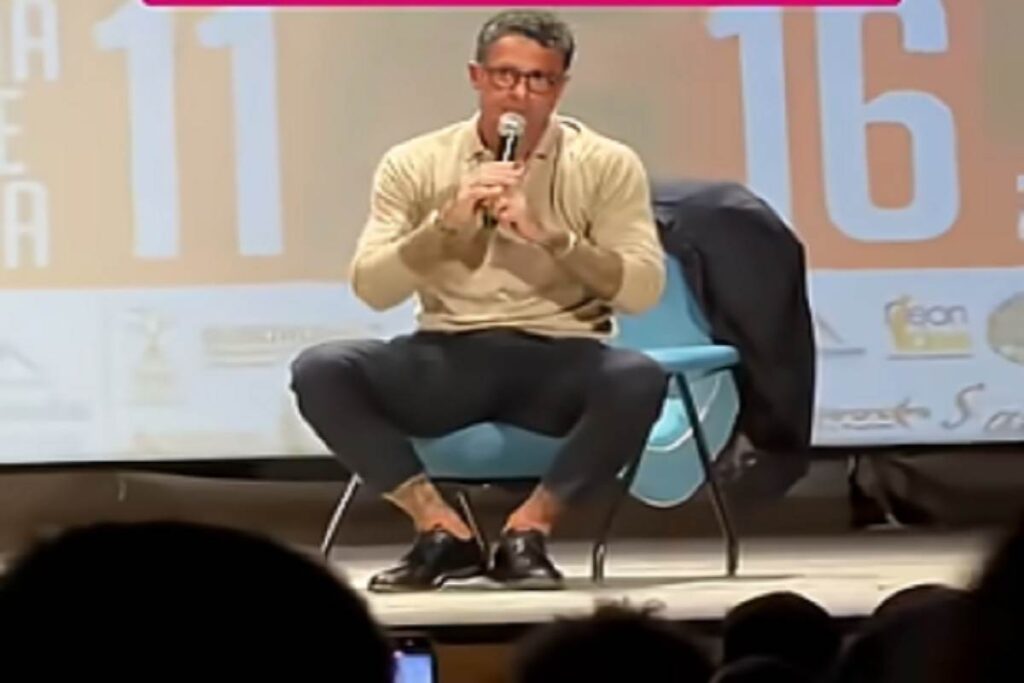 Fabrizio Corona sbotta alla giornalista
