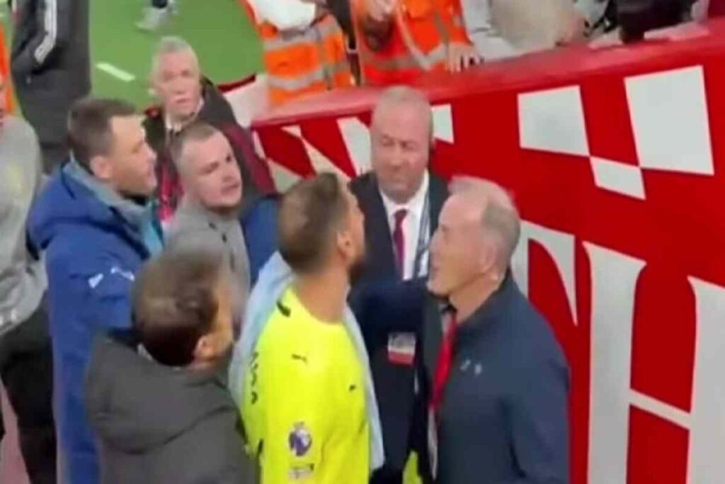I tifosi del Liverpool contestano Donnarumma: "Sei un imbroglione"