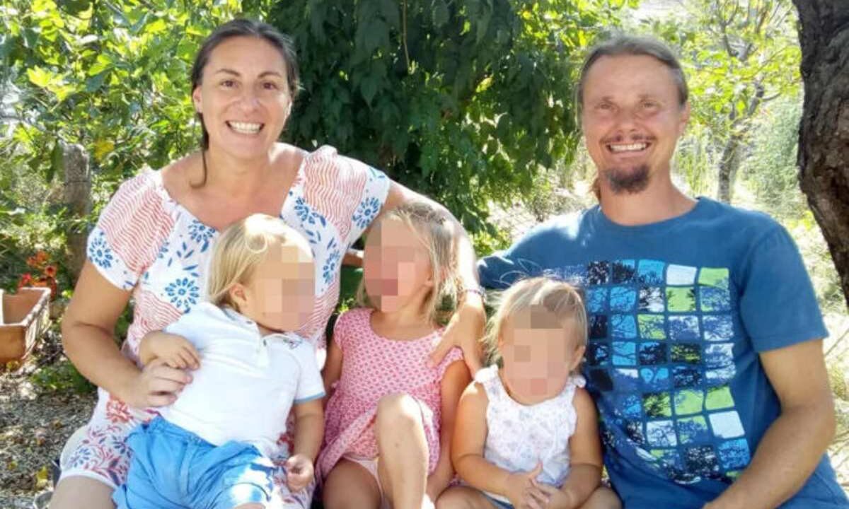famiglia bosco genitori e figli