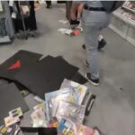 Riaperta a Torino la libreria Feltrinelli di Porta Nuova presa d'assalto sabato