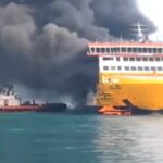 Traghetto in fiamme