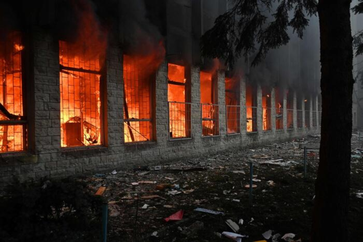 edificio in fiamme kiev