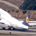 Aereo tocca terra con la coda