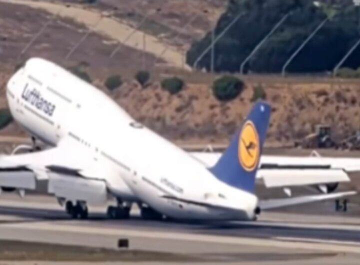 Aereo tocca terra con la coda