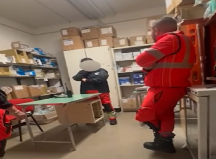 Luca Spada, il video del paramedico sospettato di aver ucciso 5 pazienti che chiede alla collega: "Cosa c'entra l'accertamento medico legale?"