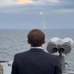 Macron assiste al lancio di un missile