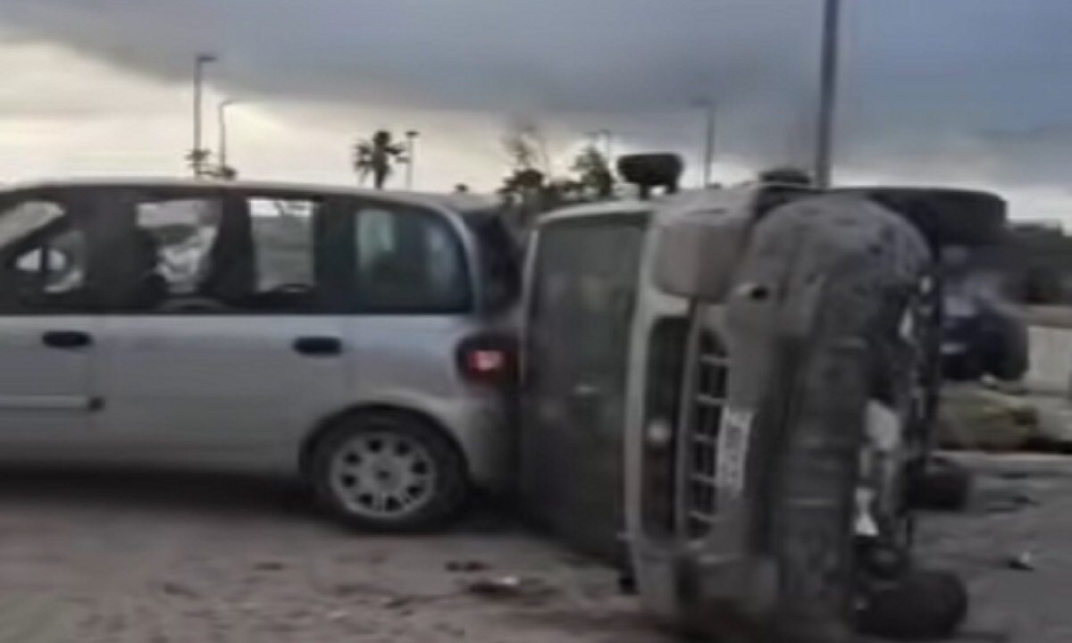 Auto ribaltate a Marsala a causa della tromba marina che ha colpito la cittadina siciliana