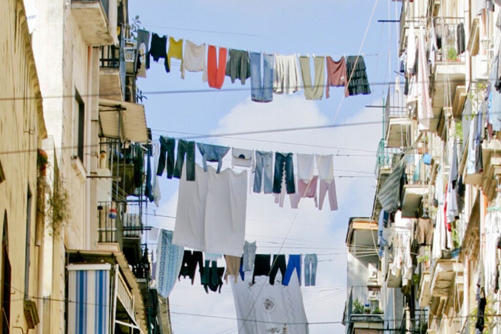 Panni stesi a Napoli
