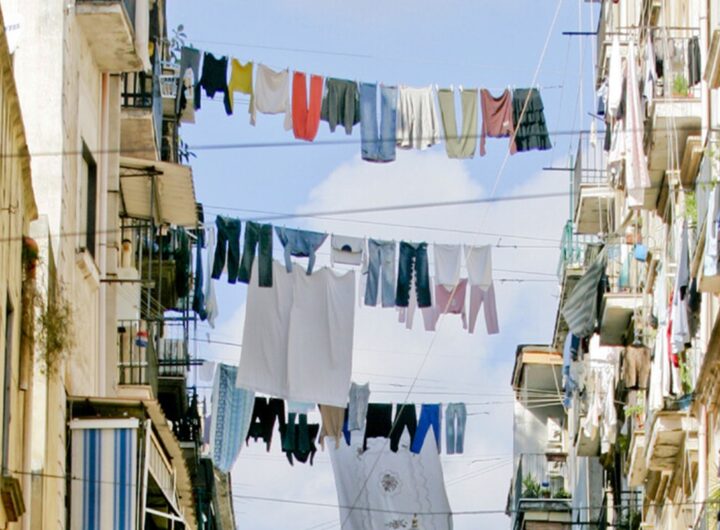Panni stesi a Napoli