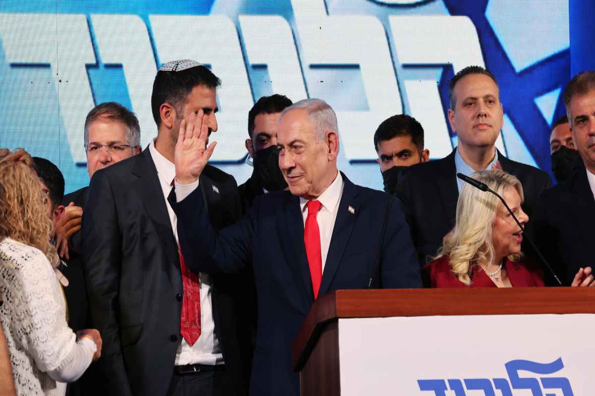 Netanyahu con alcuni esponenti del suo blocco