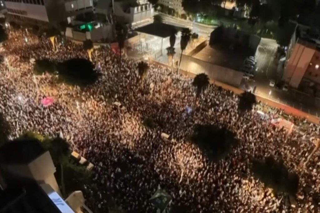 Manifestanti a Tel Aviv