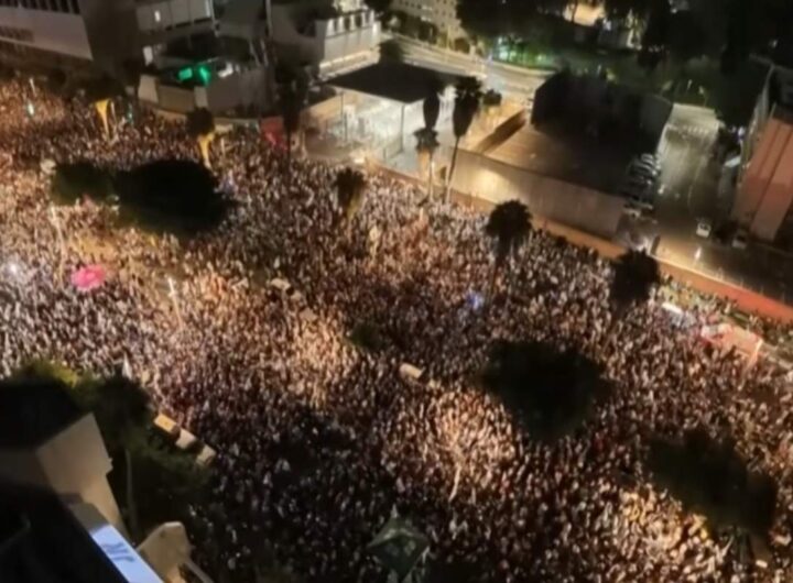 Manifestanti a Tel Aviv
