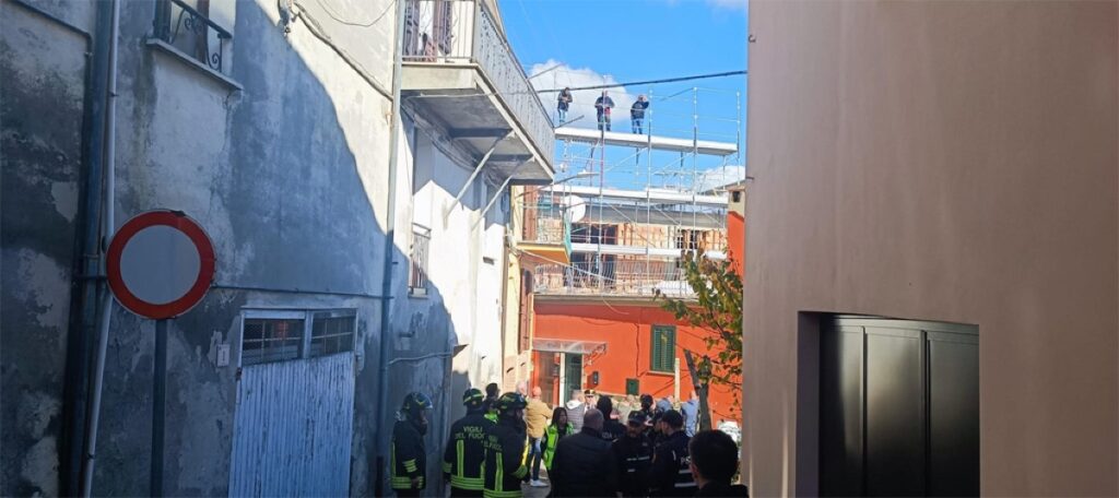 operai sull'impalcatura