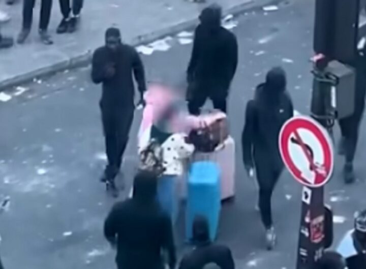 Parigi, il video delle turiste che trascinano il trolley in mezzo agli scontri e della coppia che sorseggia un drink vicino al cassonetto che brucia