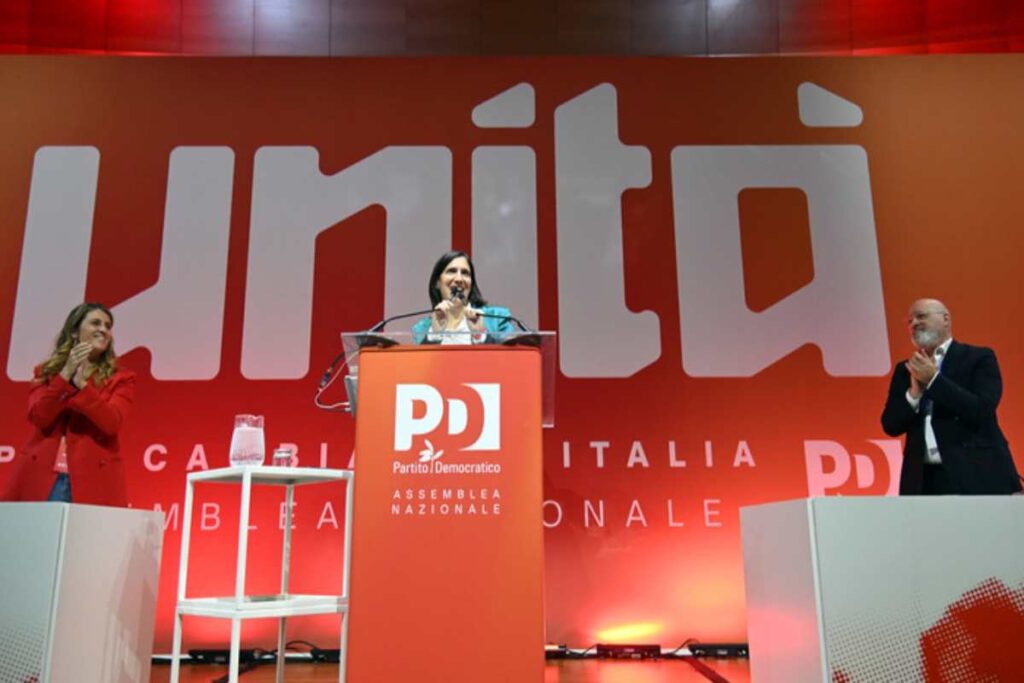 La segretaria Elly Schlein all'assemblea del Pd