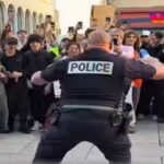 Il video del poliziotto francese che fa la "battle d'aura" insieme agli studenti