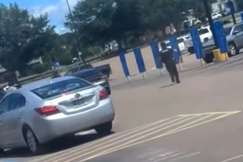 poliziotto spara auto mississipi