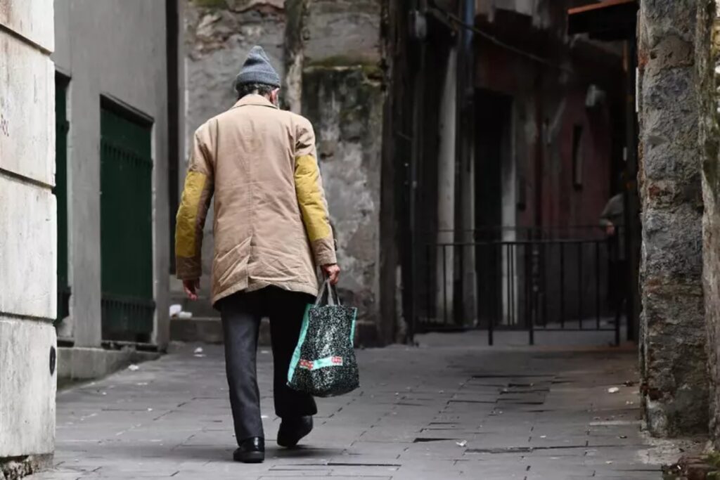 poveri rapporto istat