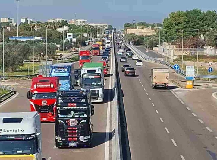 Continua la protesta degli autotrasportatori, al Sud scaffali quasi vuoti. E intanto il petrolio torna sopra i 110 dollari al barile
