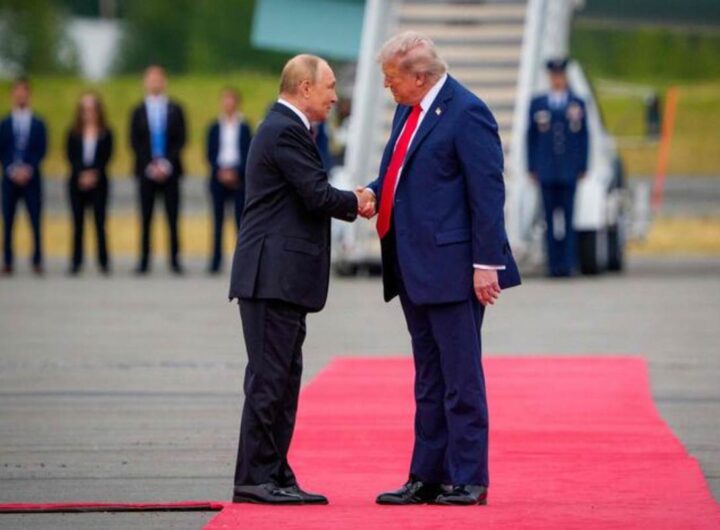 Putin stringe la mano a Trump