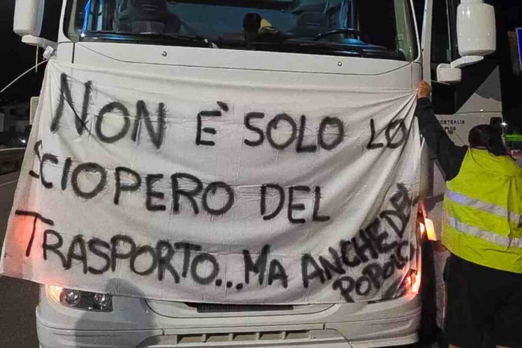 Un miliardo di fondi, ma i camionisti non si fidano e proseguono il blocco (tranne che in Sicilia). I prodotti freschi ora scarseggiano anche nel Lazio e in Lombardia