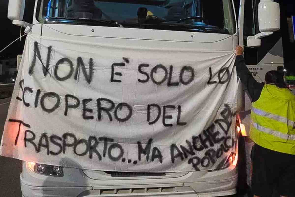 Un miliardo di fondi, ma i camionisti non si fidano e proseguono il blocco (tranne che in Sicilia). I prodotti freschi ora scarseggiano anche nel Lazio e in Lombardia
