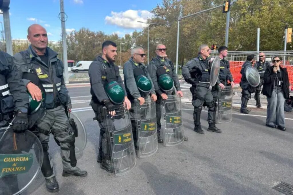 fiamme gialle a bologna corteo