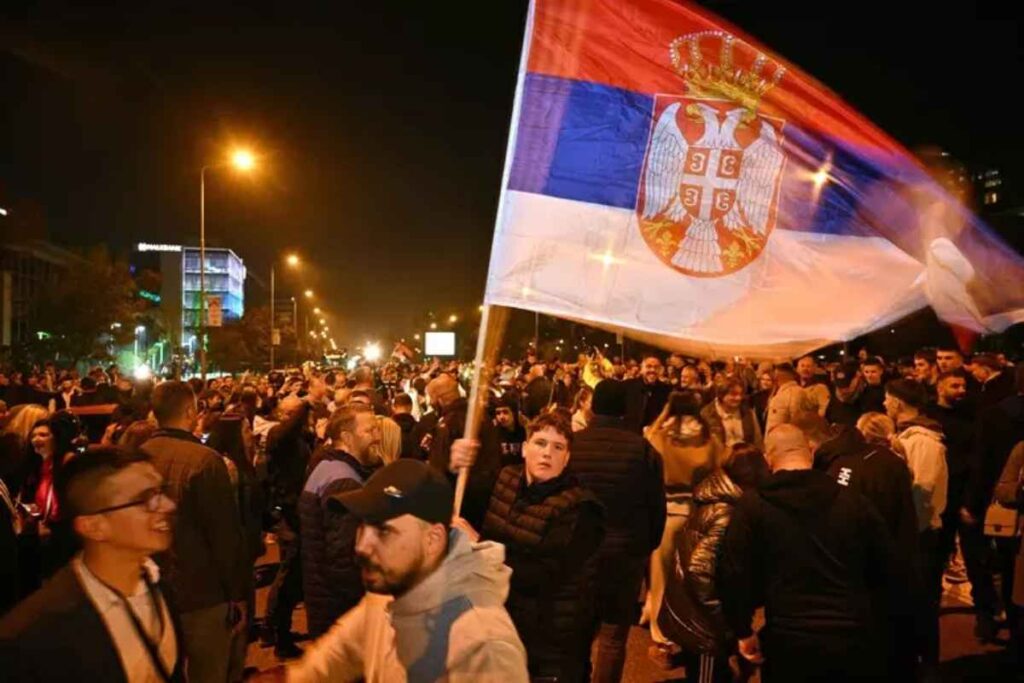 Festeggiamenti a Belgrado dopo la vittoria degli studenti