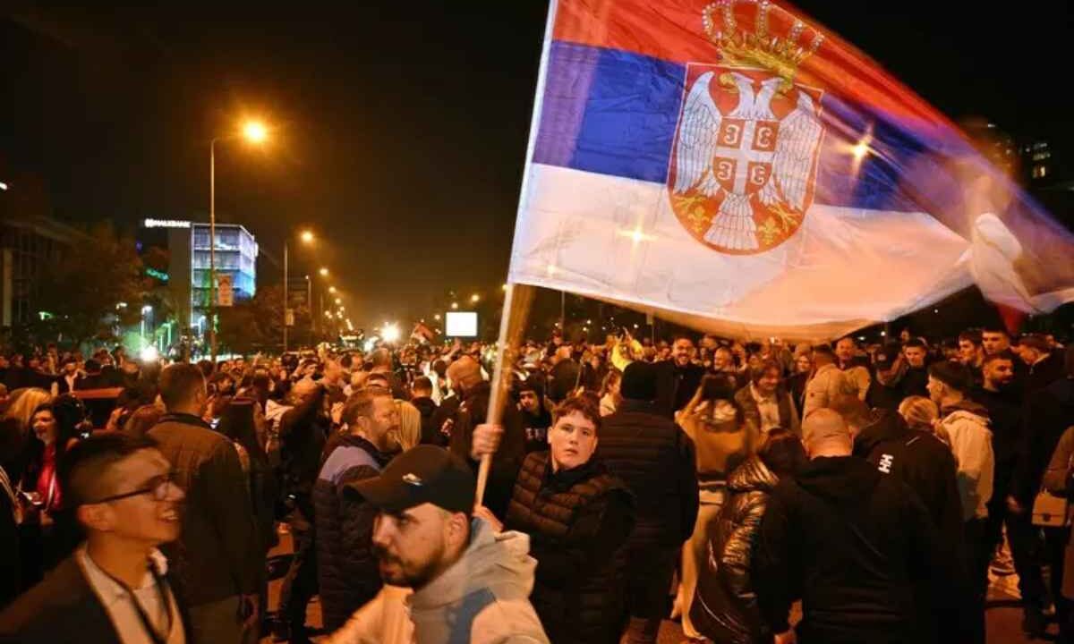 Festeggiamenti a Belgrado dopo la vittoria degli studenti