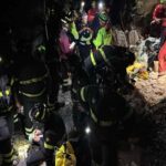 I soccorsi in opera per salvare lo speleologo