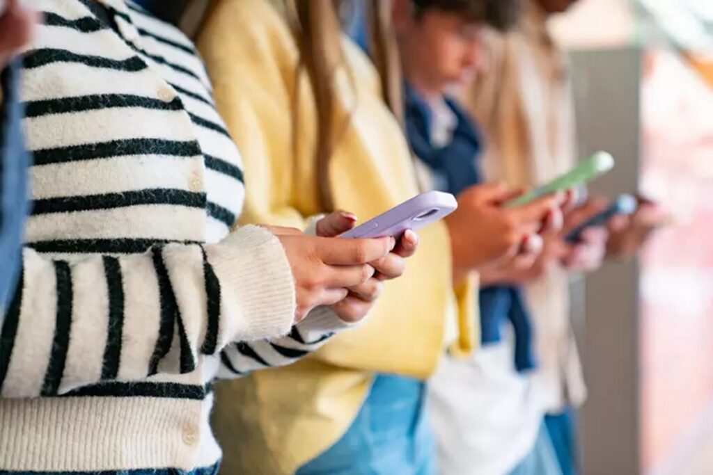Una persona sui social