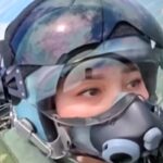 Regina di Thailandia pilota un jet militare