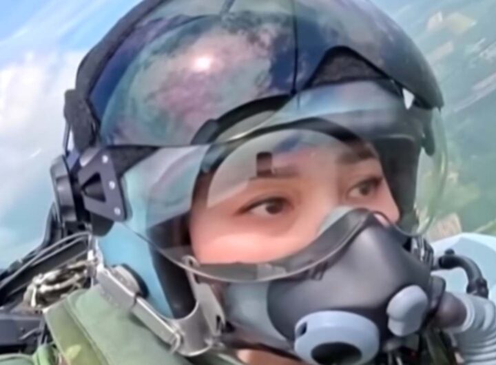 Regina di Thailandia pilota un jet militare