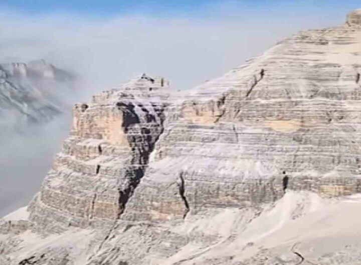 Cortina d'Ampezzo: megafrana sulle Tofane ripresa dall'elicottero, il distacco provoca un'enorme nube di polvere