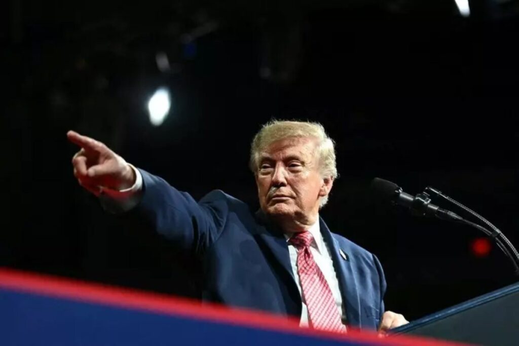 Trump parla ad un comizio