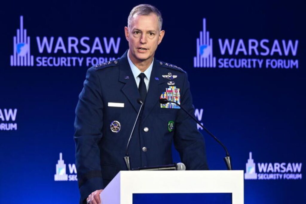 Nella foto Ansa, il comandante supremo della Nato in Europa Alexus Grynkewich