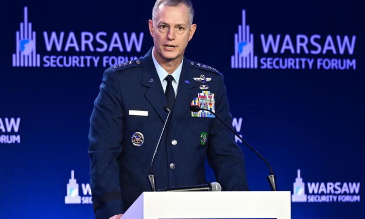 Nella foto Ansa, il comandante supremo della Nato in Europa Alexus Grynkewich