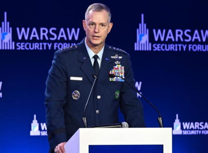 Nella foto Ansa, il comandante supremo della Nato in Europa Alexus Grynkewich