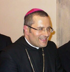 Pietro Vittorelli, ex abate di Montecassino, a processo. Accusa: "500mila euro della diocesi per viaggi e cene"