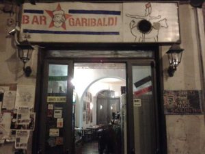 Palermo. Spinello gratis a chi ordina un cocktail al bar Garibaldi