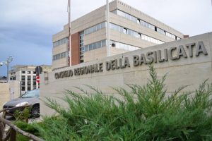 Basilicata: i consiglieri regionali si ridanno i vitalizi aboliti