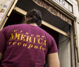 Roma. Studente picchiato in strada perché indossava maglietta del Cinema America