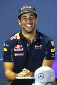 F1, Gp Azerbaigian ordine arrivo: Ricciardo trionfa, Vettel quarto dopo scintille con Hamilton